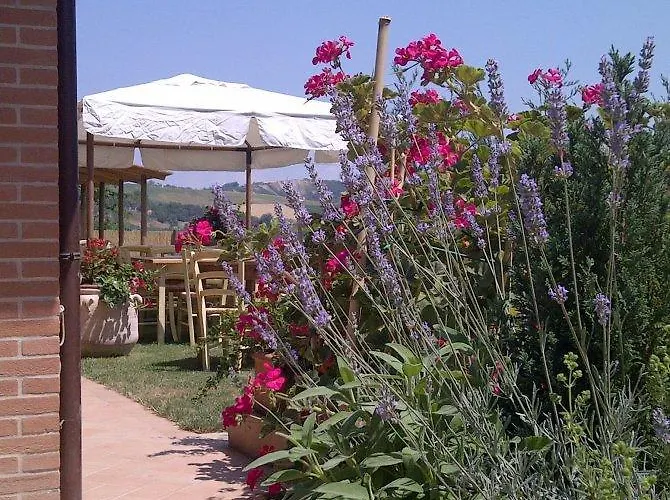 Agriturismo Il Gualdo Di Sotto בית חווה *